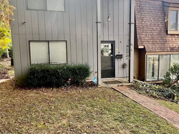 26 Woodlake Dr, Charlottesville, VA 22901