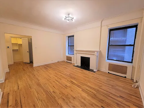 251 W 81st St #2U Photo 1 251 W 81st St #2U Photo 1