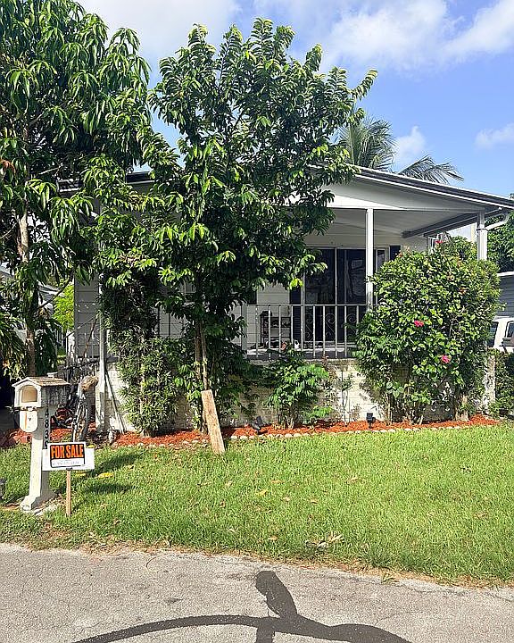 1st image of 4839 SW 48th Ave