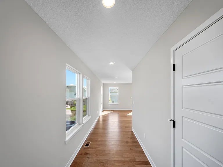 3721 SW Clayton Pl — Photo 3