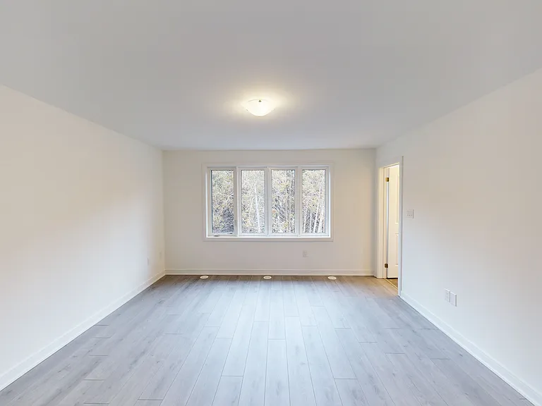 126 Blue Forest Cres — Photo 32
