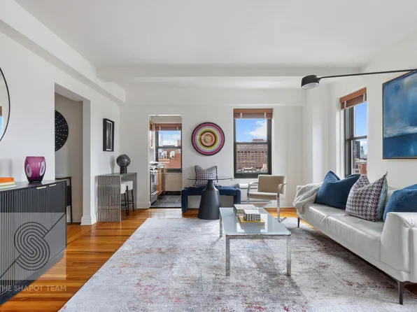 300 West 23rd Street image 1 of 17