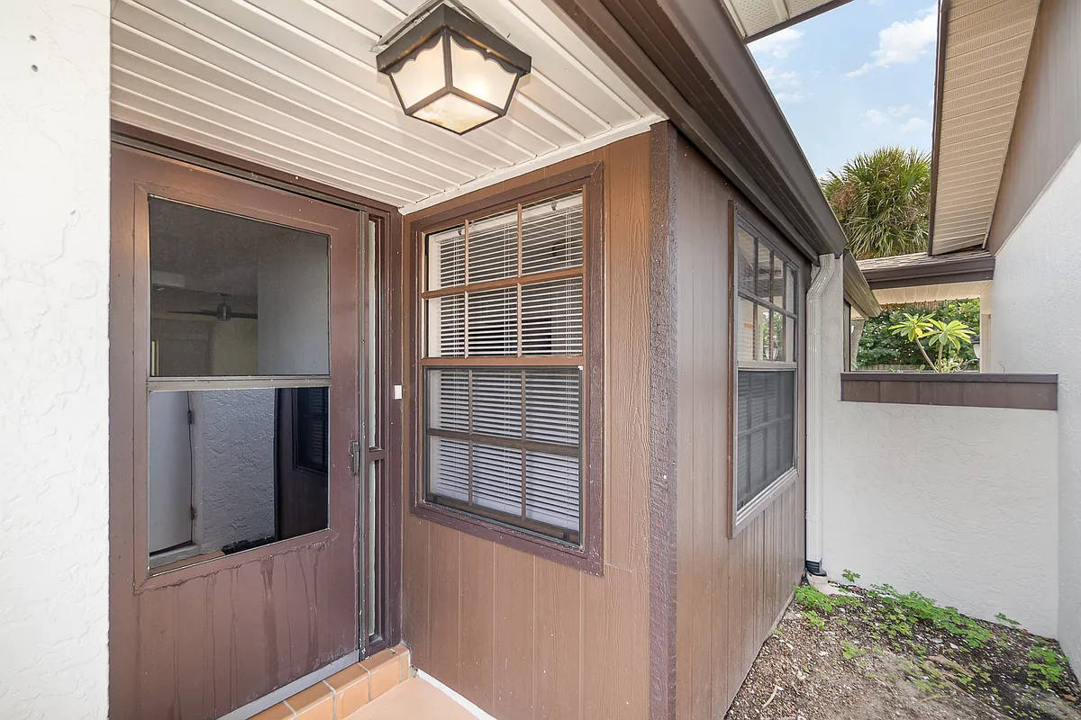 Building Photo - 255 Paradise Blvd #11