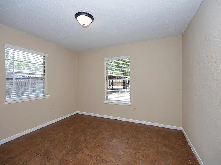 1604 N Roberson St #B — Photo 18