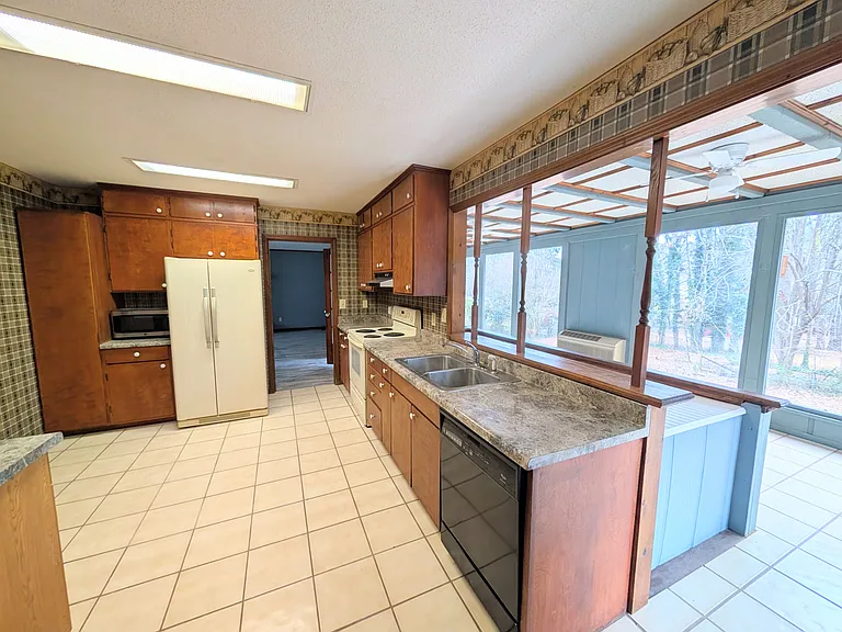96 Glencrest Dr #A — Photo 15
