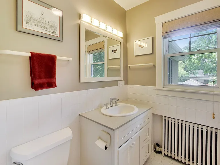 2624 Thayer St — Photo 27