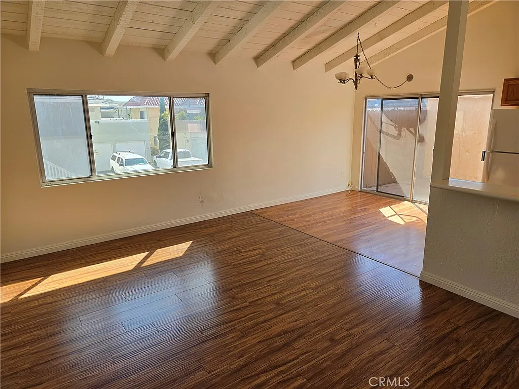 3 bed, 1200 sqft, $4,000 — Photo 2