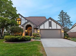 45030 Glengarry Rd, Canton, MI 48188