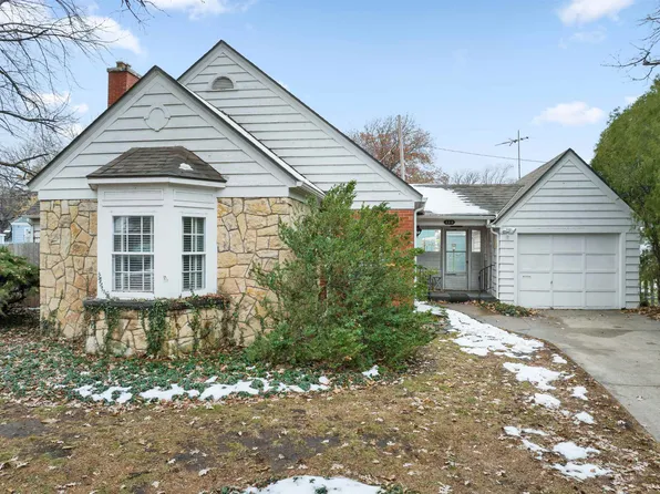 625 Hillside Ln, Newton, KS 67114