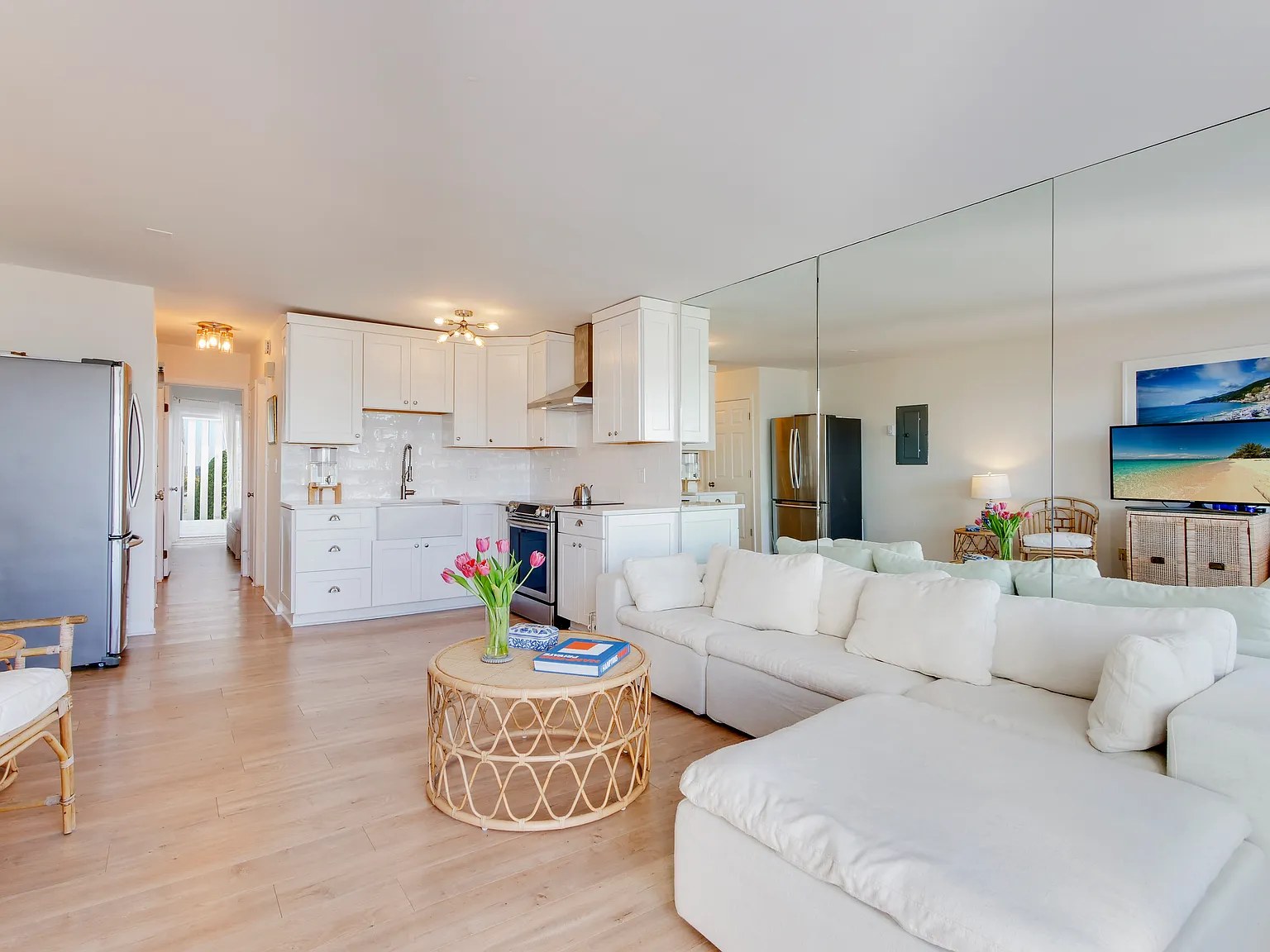 Bay Front Condo on Dune Road with Private Beach Rights — Photo 3