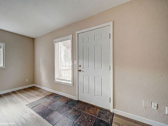 5th image of 104 N Colville Rd