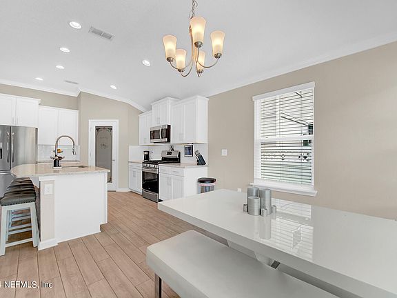 5th image of 135 GLASGOW Drive