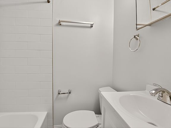 2nd image of 2425 Mount Vernon Ave APT 11