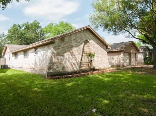 16114 Blackhawk Blvd, Friendswood, TX 77546