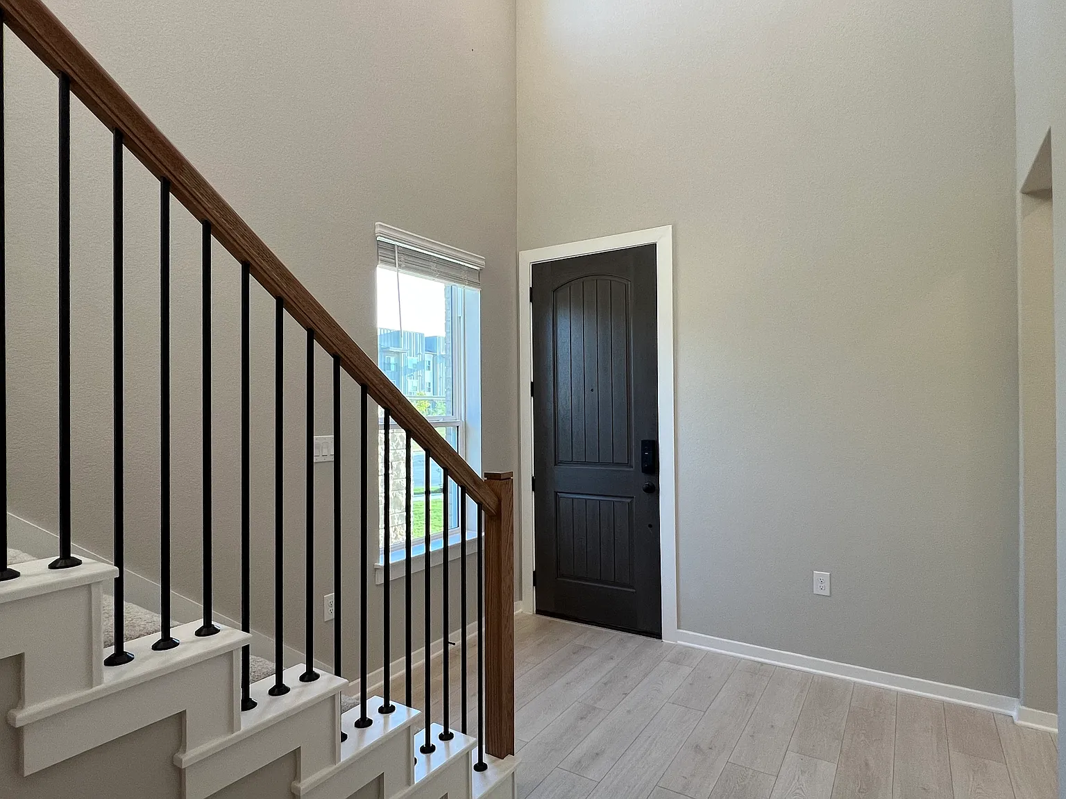 4 bed, 2434 sqft, $2,900 — Photo 3