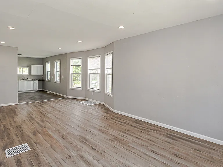 315 Eastern Ave — Photo 7