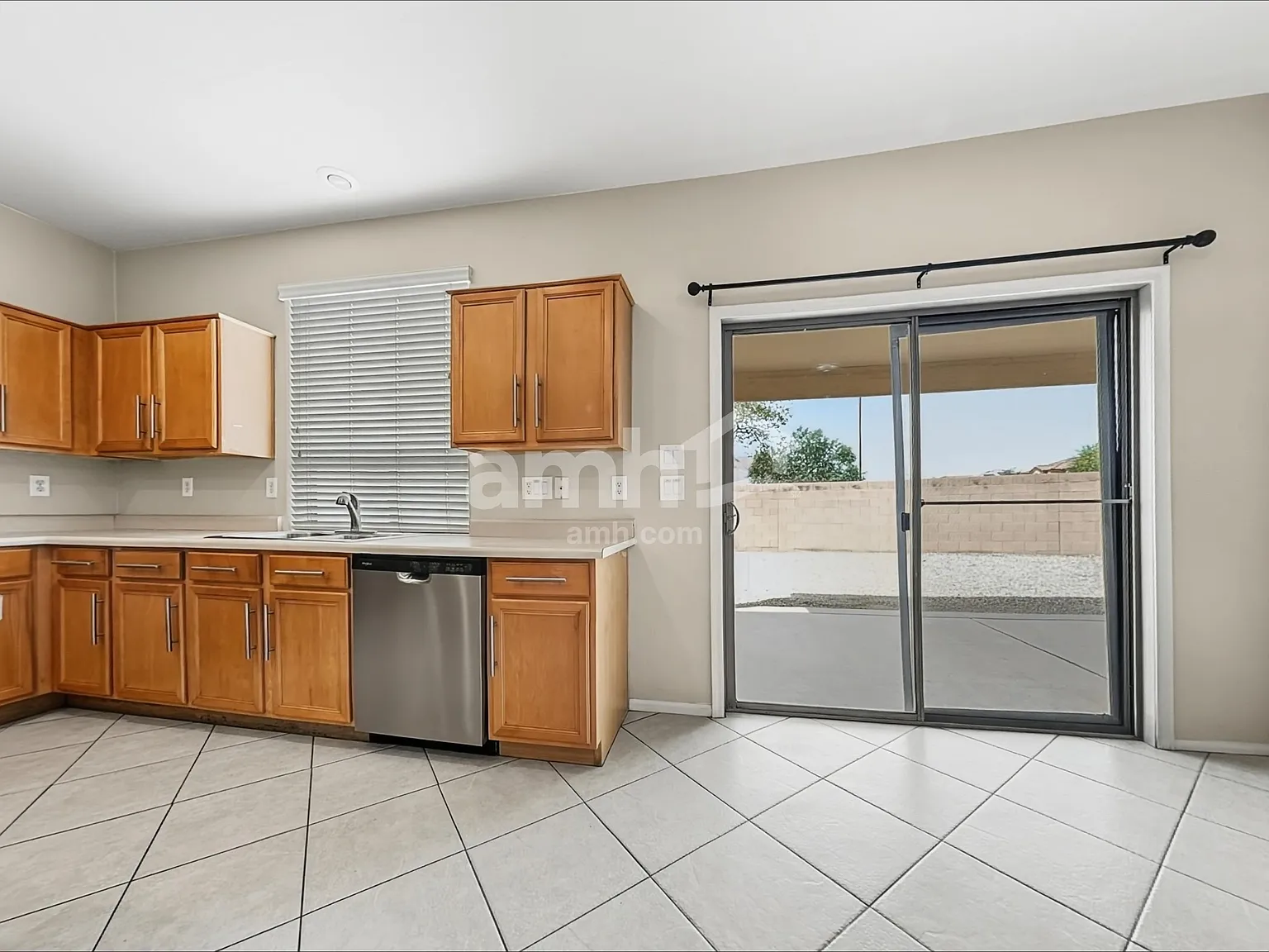 4 bed, 3.0 bath, 2719 sqft, $2,520 — Photo 4