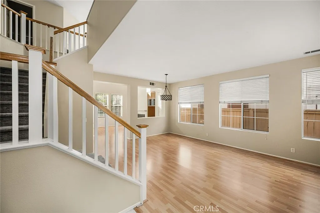 3 bed, 2.5 bath, 2213 sqft, $5,500 — Photo 2