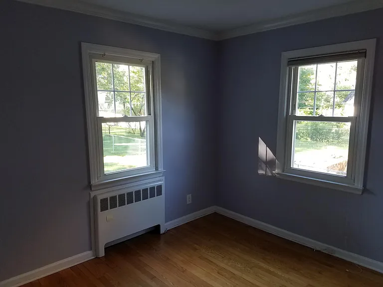 137 Holland Ave — Photo 5