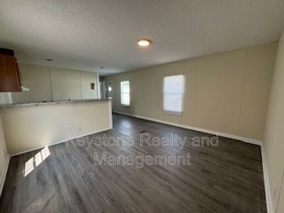 2nd image of 815 Monroe Ln