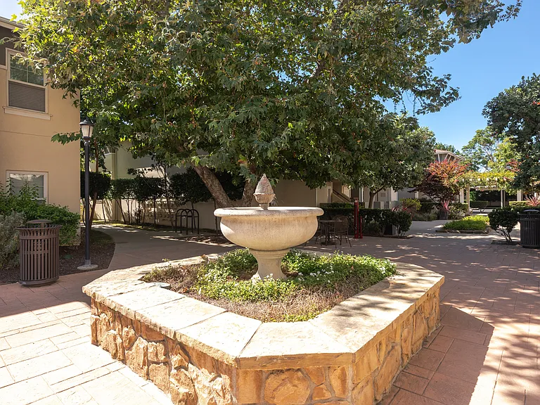 Ralston Courtyards — Photo 25