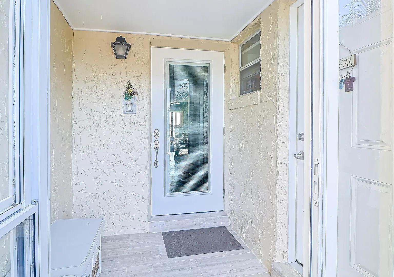 2 bed, 1045 sqft, $2,200 — Photo 2