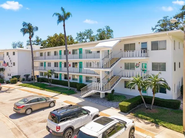 8454 111th St APT 209, Seminole, FL 33772