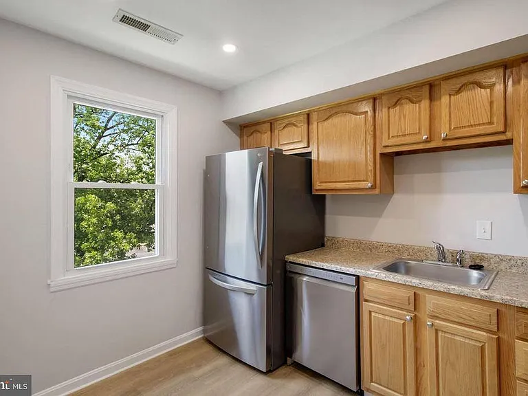 728 Quince Orchard Blvd #201 — Photo 9