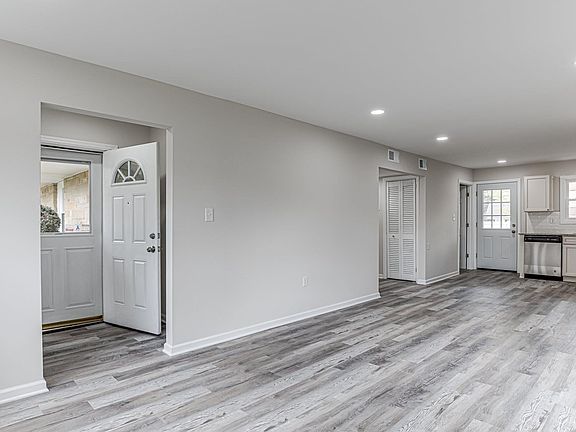 Living room with entrance on the left view