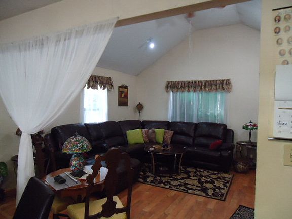 3rd image of 105 Steven Ln