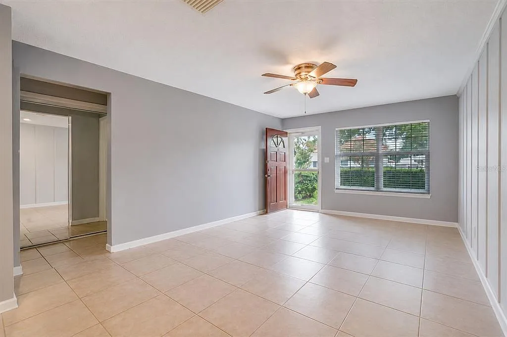 3 bed, 2.0 bath, 1320 sqft, $2,500 — Photo 2