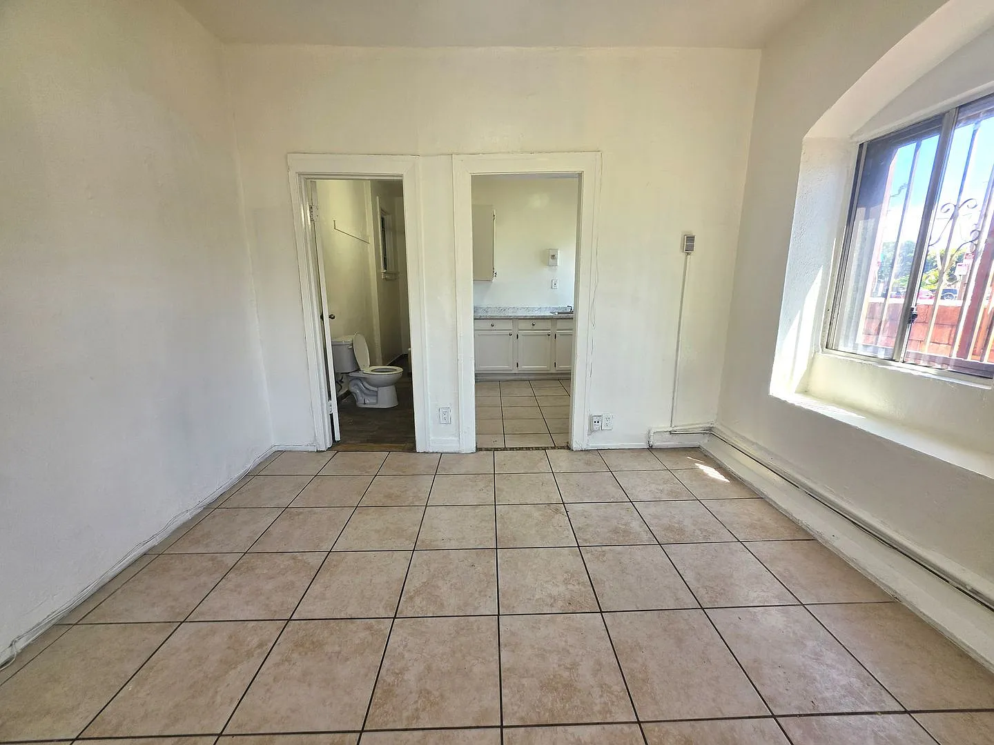 823 UNION APTS — Photo 3
