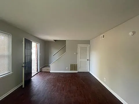 2 bed, 1.5 bath, 1025 sqft, $825 — Photo 4