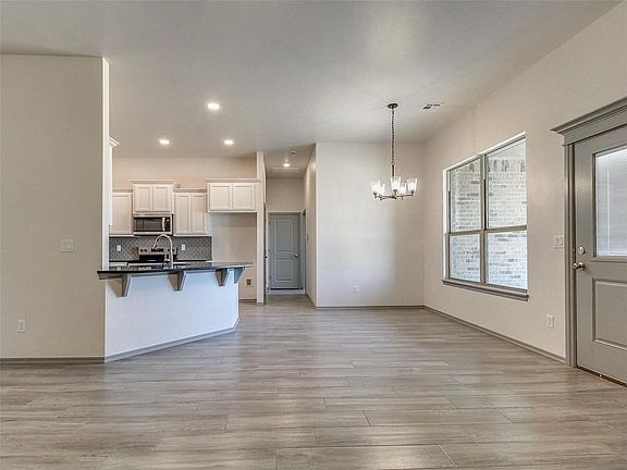 4th image of 343699 Round Rock Dr