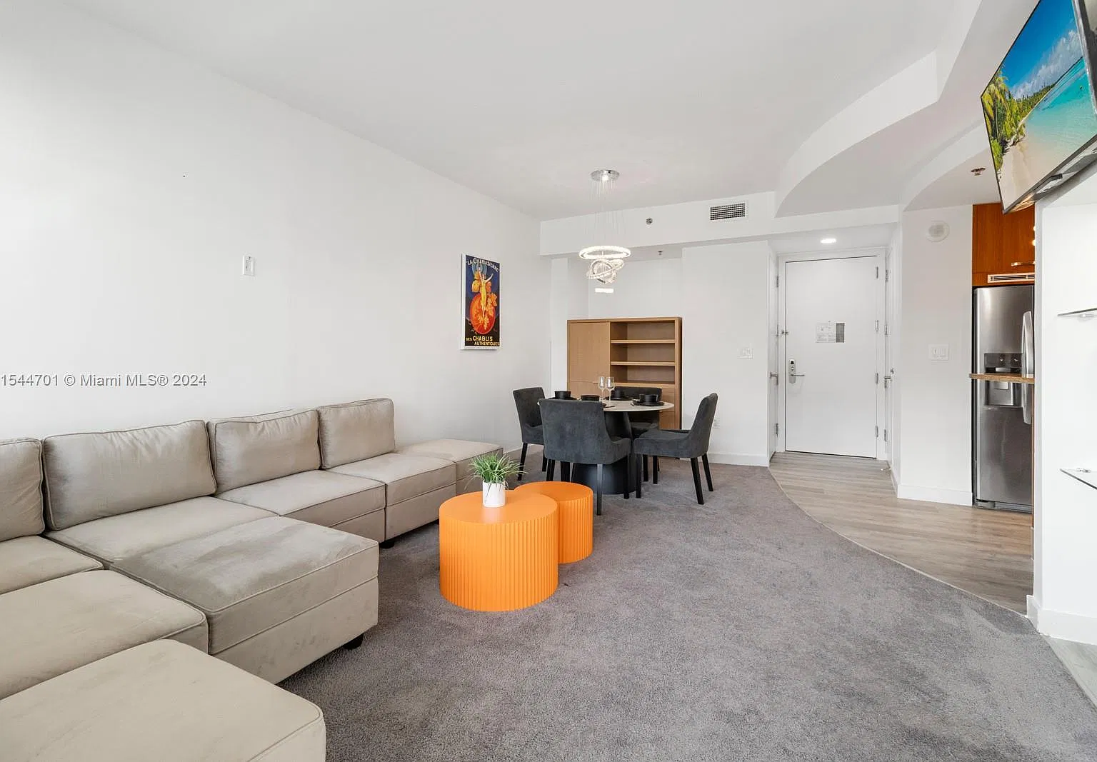 1 bed, 729 sqft, $3,400 — Photo 3