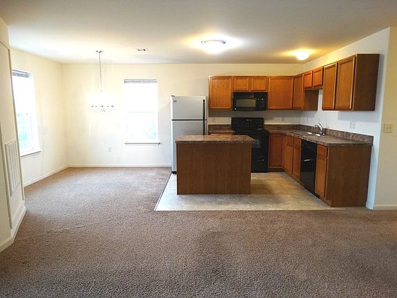 Dining Area & Kitchen