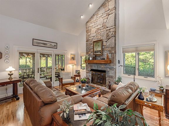 4th image of 1206 Red Oak Dr