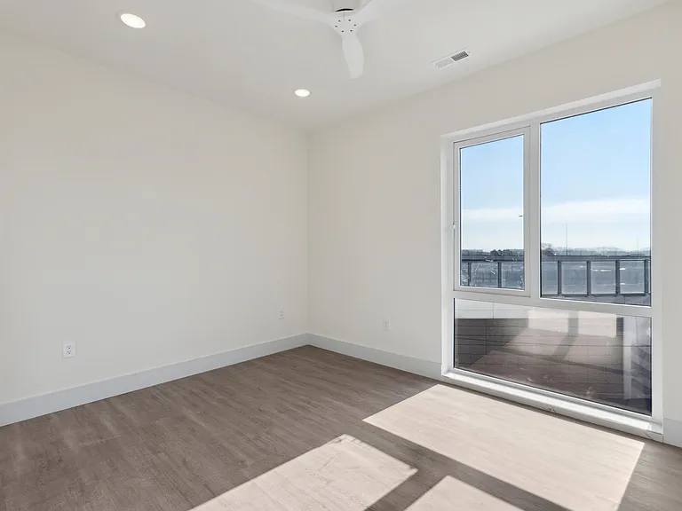1221 E Fletcher St #405A — Photo 22