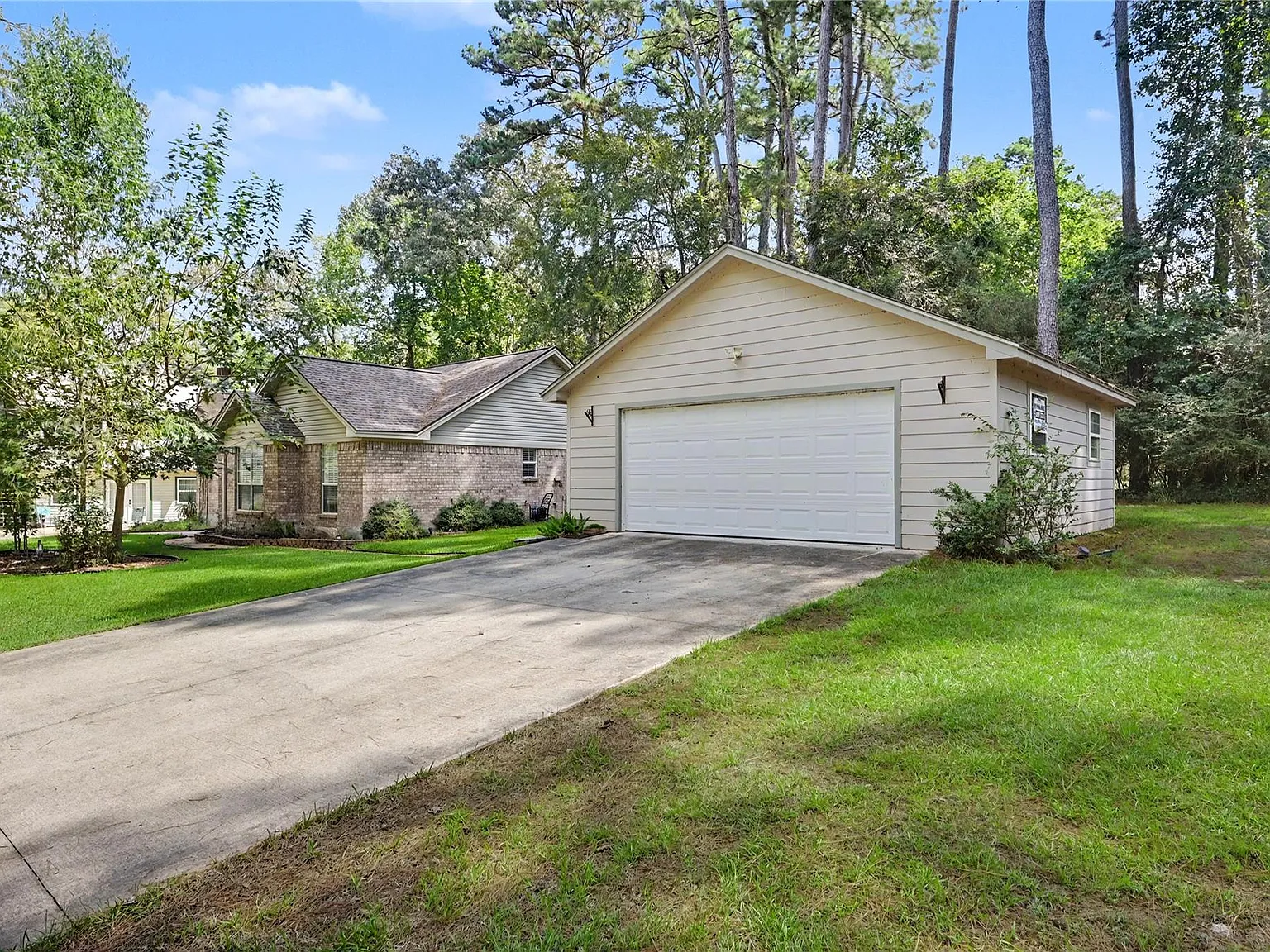 3 bed, 2.0 bath, 1353 sqft, $1,800 — Photo 2