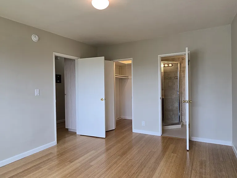 2137 20th St #4 — Photo 16