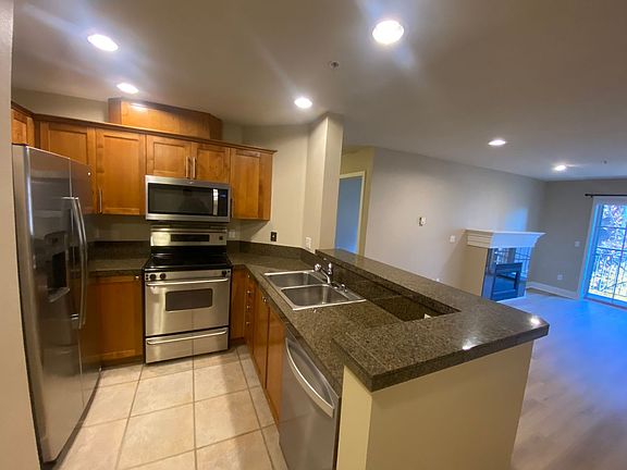 4th image of 123 Queen Anne Ave #411