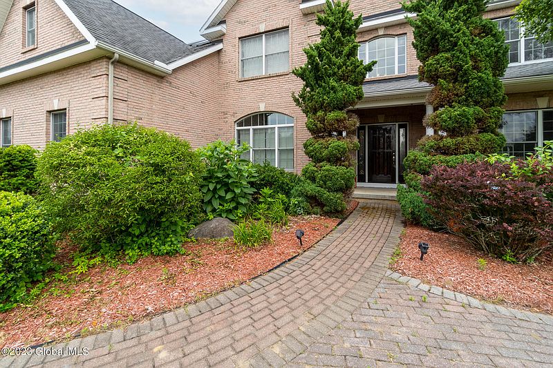 3rd image of 209 Samuel Court