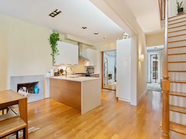 65 Van Reipen Avenue image 8 of 28