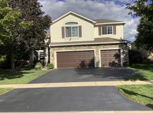 240 Ellis Rd, Lake In The Hills, IL 60156