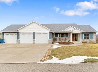 24534 245th St, Cascade, IA 52033