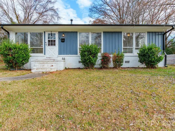 1100 Rollingwood Dr, Charlotte, NC 28217