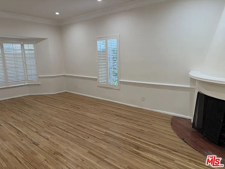 9820 S Charleville Blvd — Photo 3