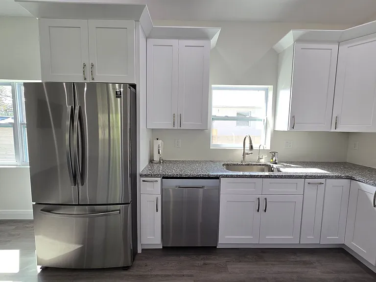 4966 Andrew Ave — Photo 7