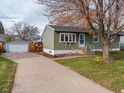 2920 High Point Dr, Davenport, IA, 52806