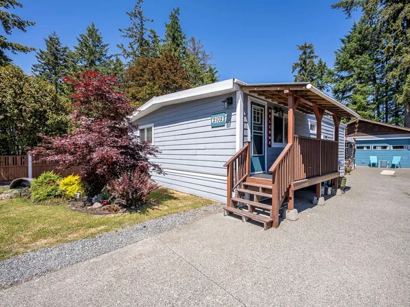 2102 Stadacona Dr, Comox, BC V9M 3P7